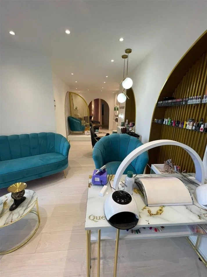 Tirane, shes ambjent biznesi Kati 0, 64 m² (LIQENI ARTIFICIAL)