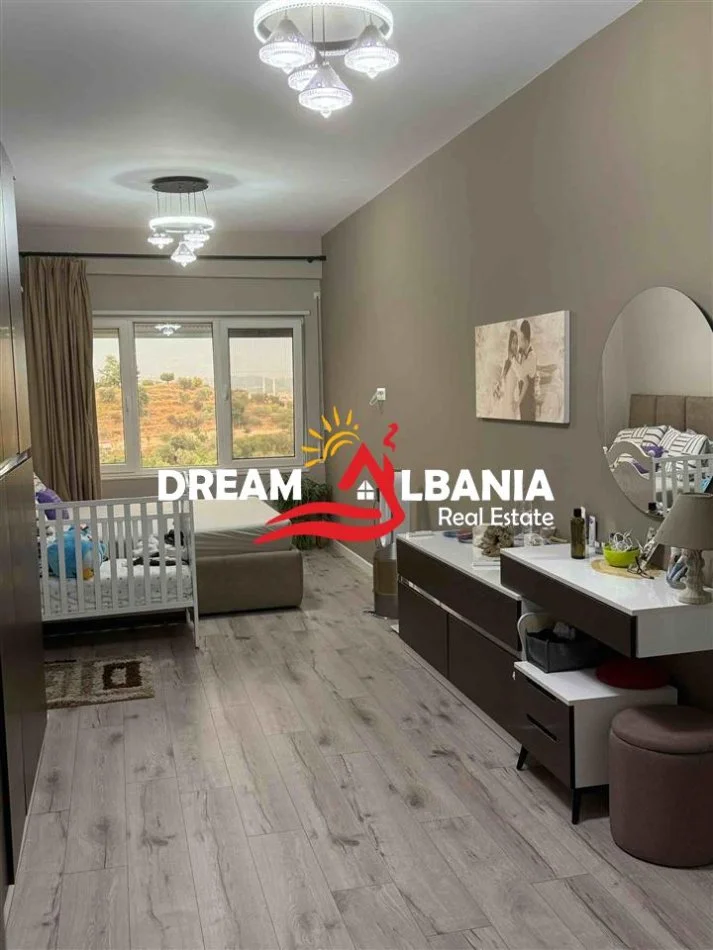 Tirane, shitet apartament duplex 3+1+Ballkon Kati 2, 240 m² 335.000 € (kodra e diellit)