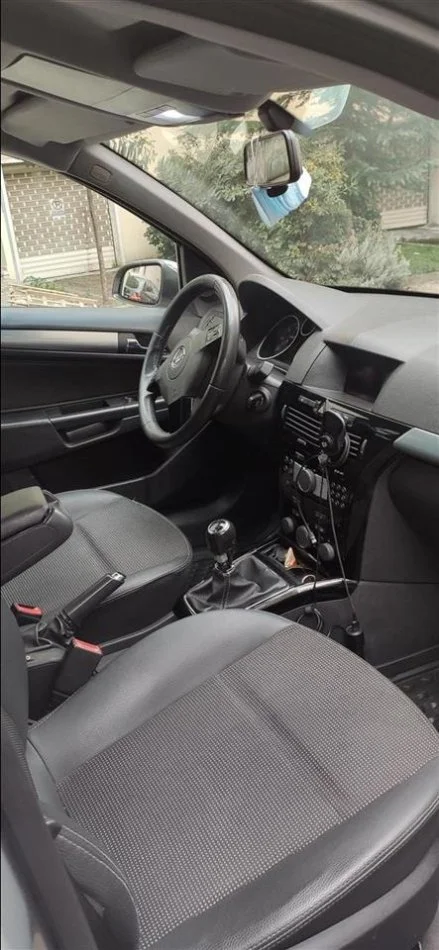 Tirane, shes me portobagazh OPEL Astra Nafte, bezhë manuale Kondicioner 204.000 km 2.400 €