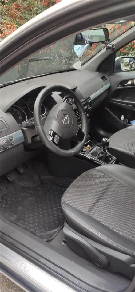 Tirane, shes me portobagazh OPEL Astra Nafte, bezhë manuale Kondicioner 204.000 km 2.400 €