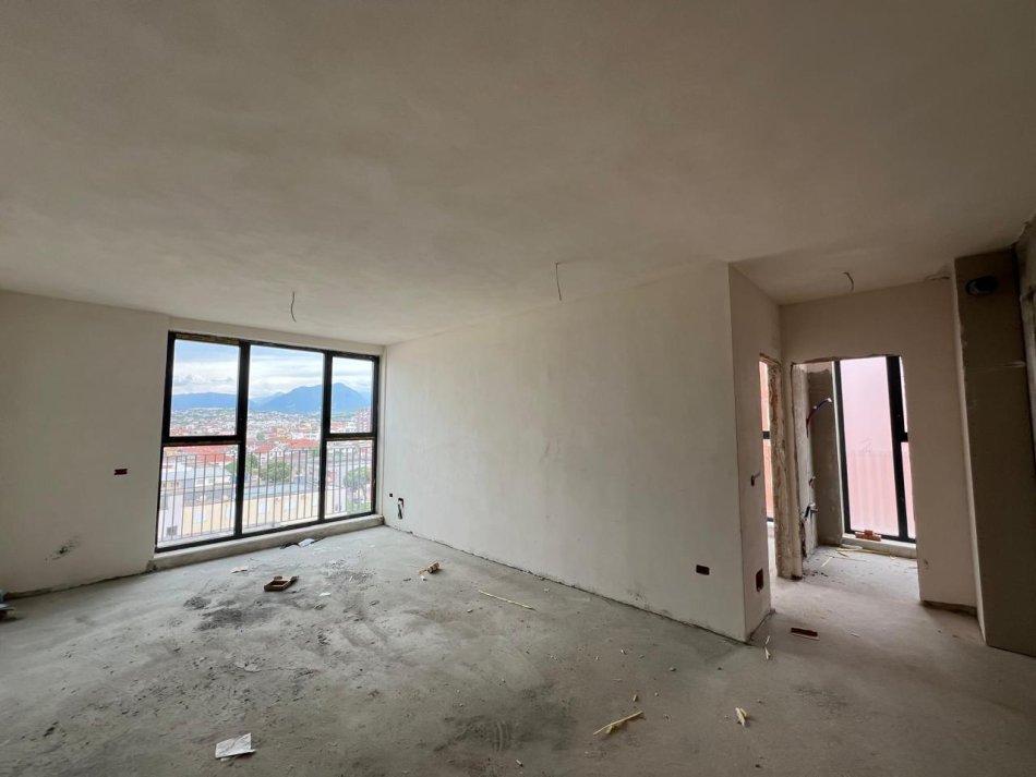 Tirane, Shitet OKAZION 1+1+Ballkon Kati 6, 78 m² 110.000 € (Siri Kodra)