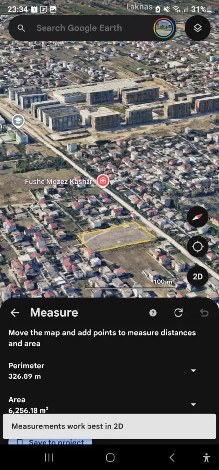 SHITET: 🟤 Tokë Arë Në Autostradën Tiranë - Durrës( 520 m Pas Delta Home ose Ardenos ) 📍Sip. 7400 m² ( Tokë e Kuqe me Intesitet 0.6) ZONË INDUSTRIALE