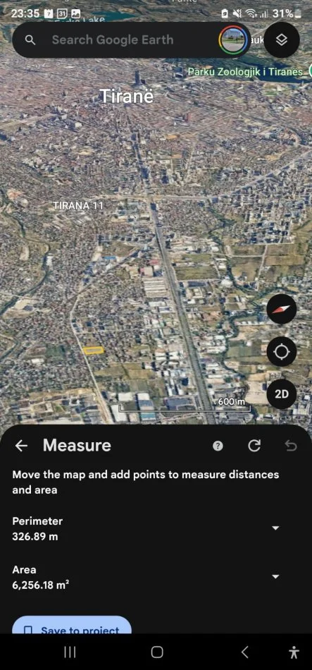 SHITET: 🟤 Tokë Arë Në Autostradën Tiranë - Durrës( 520 m Pas Delta Home ose Ardenos ) 📍Sip. 7400 m² ( Tokë e Kuqe me Intesitet 0.6) ZONË INDUSTRIALE