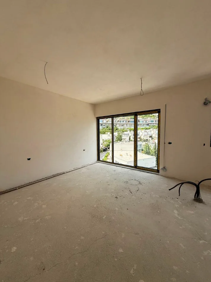 Tirane, shitet apartament 2+1+Aneks+Ballkon Kati 3, 212 m² 365.650 € (KODRA DIELLIT)