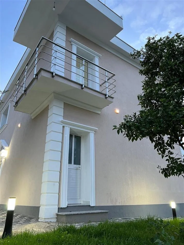 Tirane, shitet 2 Katshe Kati 2, 219.000 € 