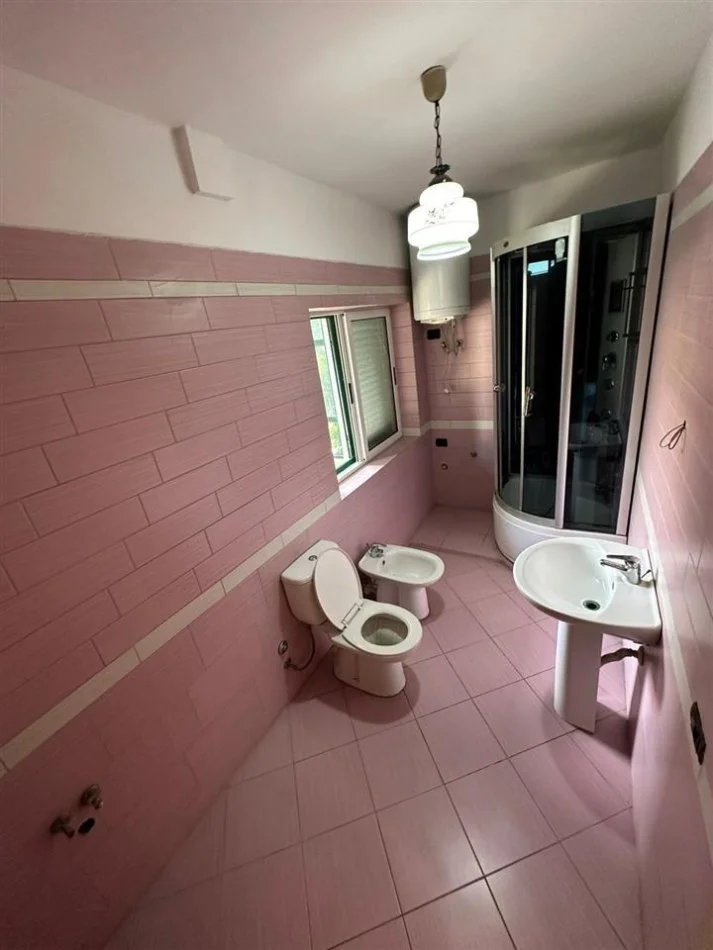 Tirane, shitet Vile 3 Katshe, , 410 m² 650,000 € (Selite)