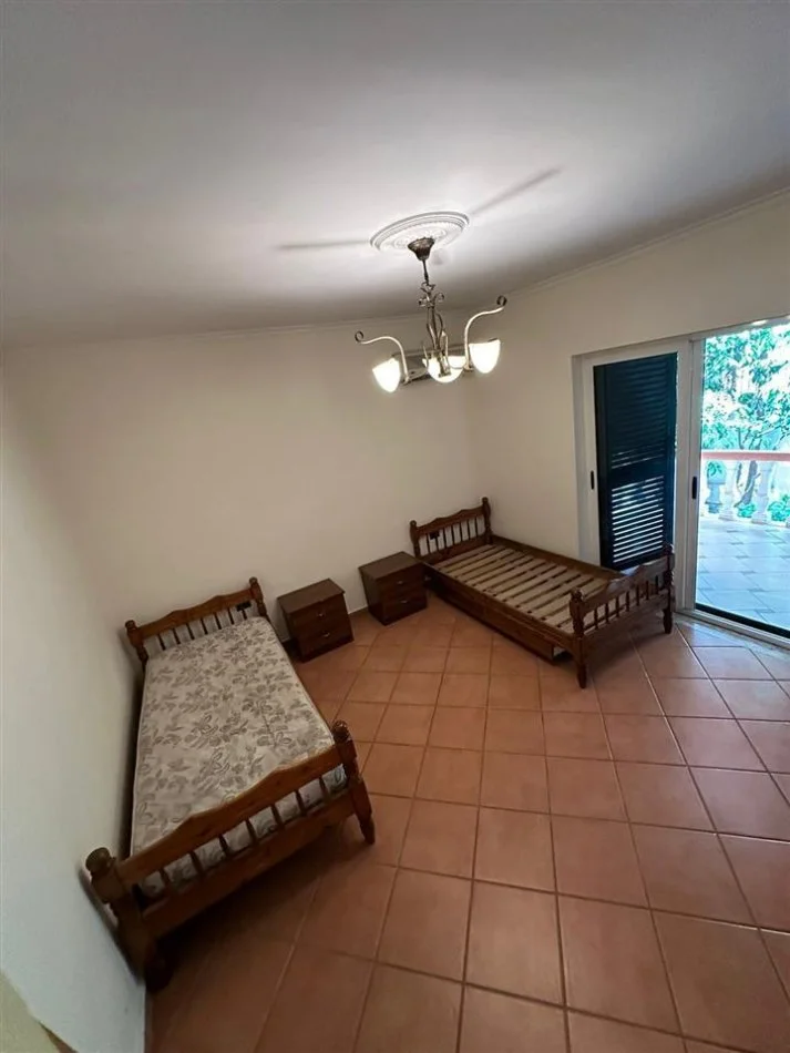 Tirane, shitet Vile 3 Katshe, , 410 m² 650,000 € (Selite)