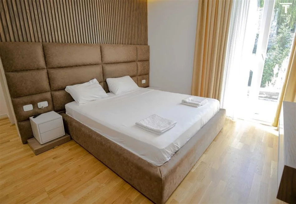 Tirane, shitet 3+1+Ballkon Kati 0, 180 m² 600.000 € (berzhite)