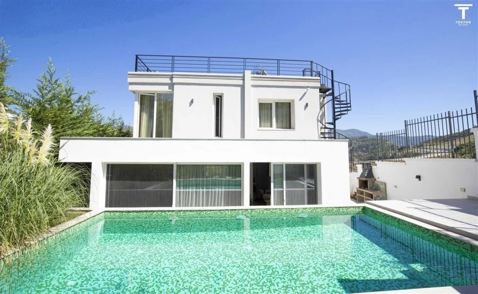 Tirane, shitet 3+1+Ballkon Kati 0, 180 m² 600.000 € (berzhite)