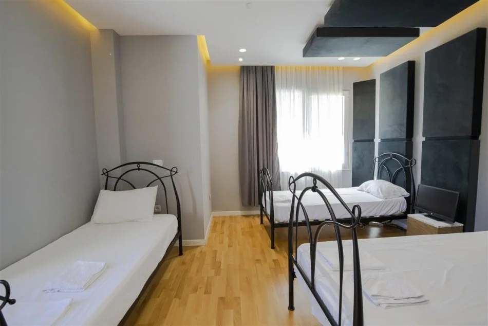 Tirane, shitet 3+1+Ballkon Kati 0, 180 m² 600.000 € (berzhite)