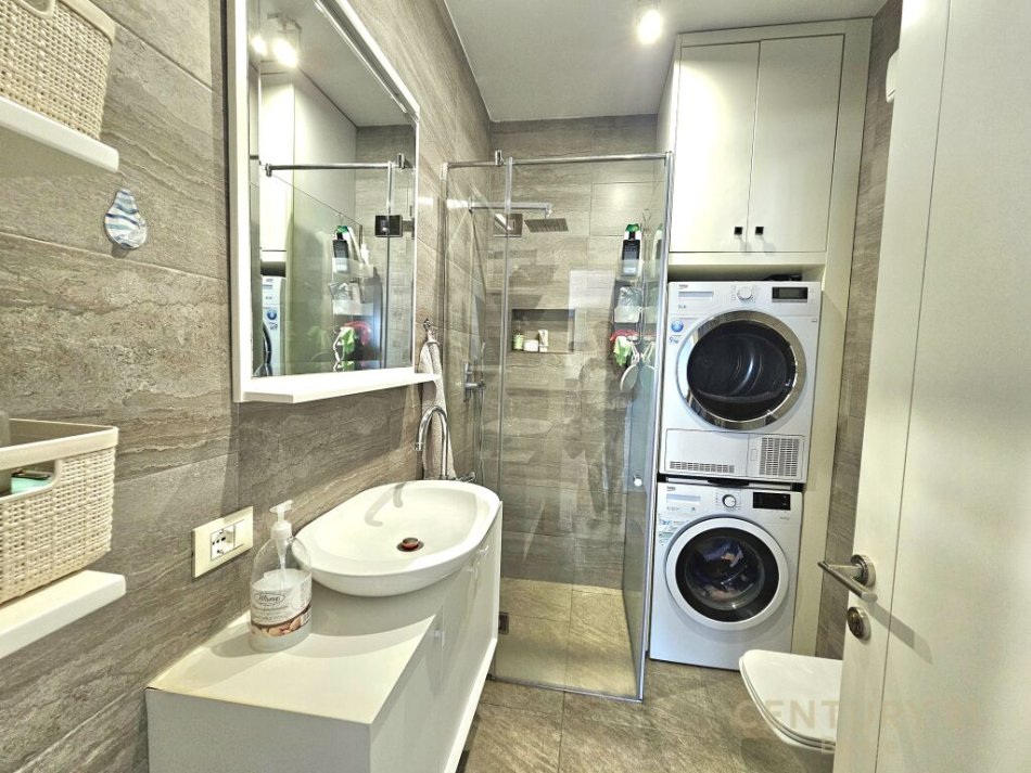 Tirane, shitet apartament 2+1 Kati 11, 100 m² 200.000 € (Komuna e Parisit)