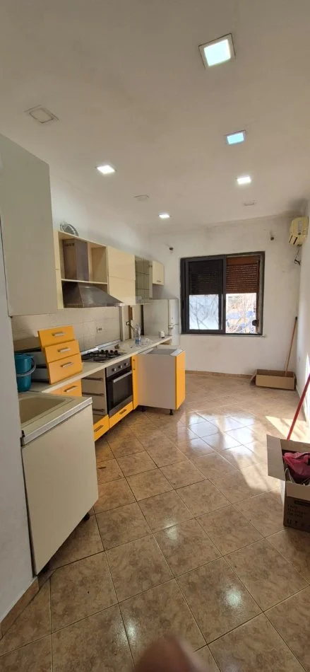 Tirane, shitet apartament 2+1 Kati 3, 60 m² 128.000 € (rruga bardhyl)