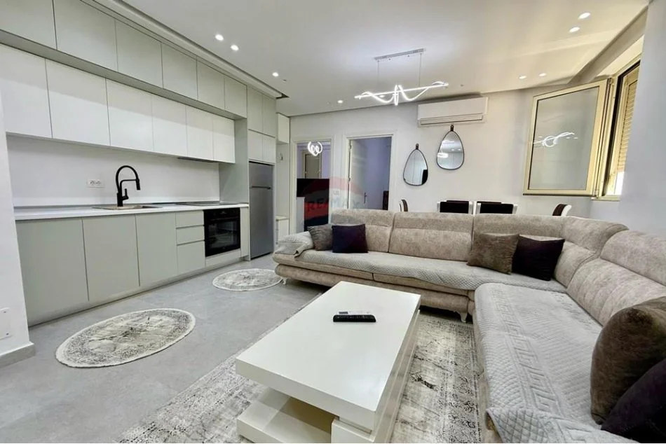 Tirane, jepet me qera apartament 2+1+Ballkon Kati 3, 80 m² 450 € (KOMPLEKSI TOM DOSHI)