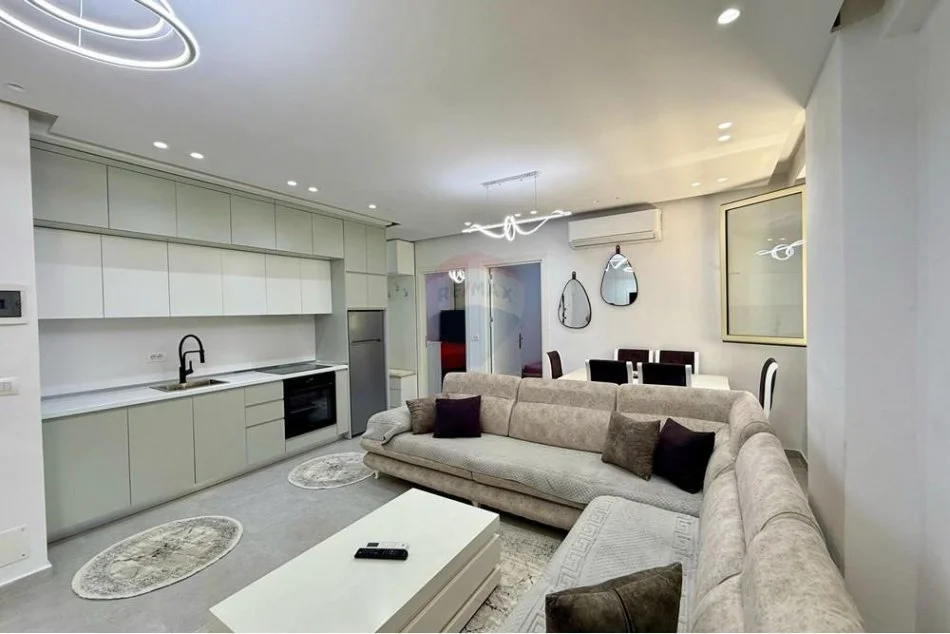 Tirane, jepet me qera apartament 2+1+Ballkon Kati 3, 80 m² 450 € (KOMPLEKSI TOM DOSHI)
