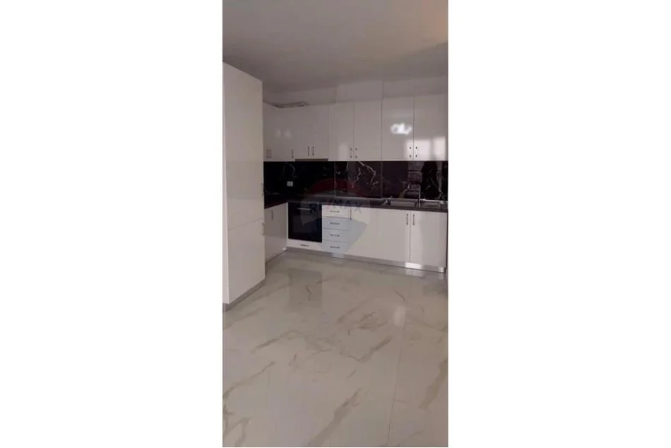 Tirane, jepet me qera 1+1+Ballkon Kati 6, 75 m² 350 € (Shkolla e Bashkuar)
