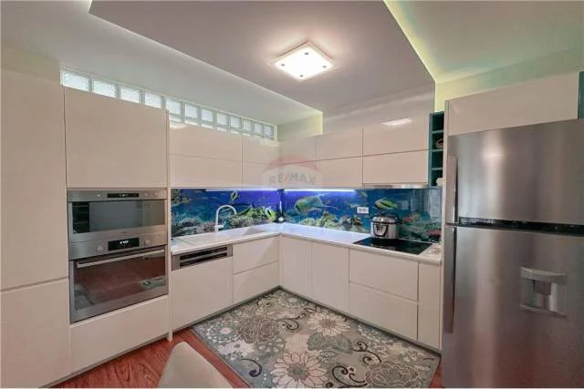 Tirane, jepet me qera apartament 2+1 Kati 3, 110 m² 700 Euro (Shkolla e Kuqe)