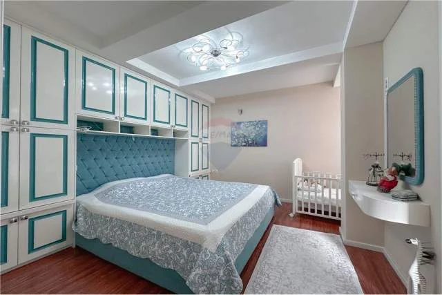 Tirane, jepet me qera apartament 2+1 Kati 3, 110 m² 700 Euro (Shkolla e Kuqe)