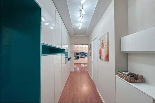 Tirane, jepet me qera apartament 2+1 Kati 3, 110 m² 700 Euro (Shkolla e Kuqe)