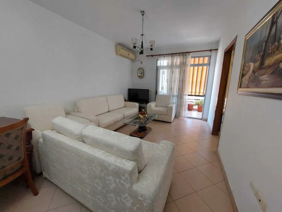 Tirane, jepet me qera apartament 2+1 Kati 5, 100 m² 650 € 