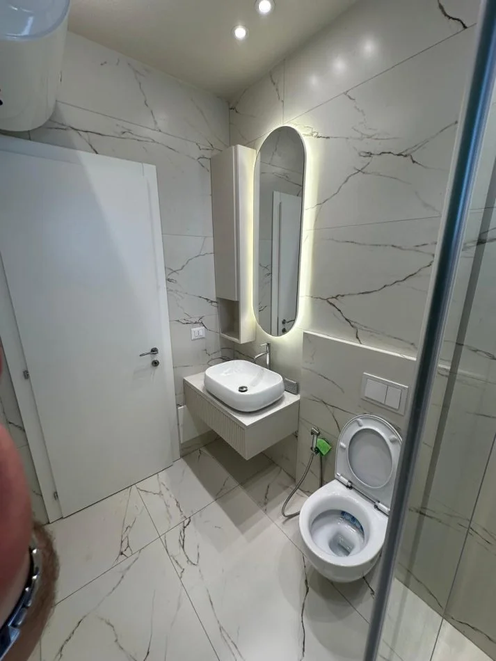 Tirane, jepet me qera apartament 1+1 Kati 4, 75 m² 800 € (SHKOLLA KUQE)