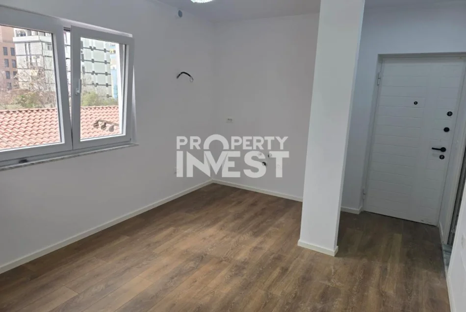 Tirane, shitet apartament 1+1 Kati 4, 40 m² 122.000 € (Shkolla e Kuqe)