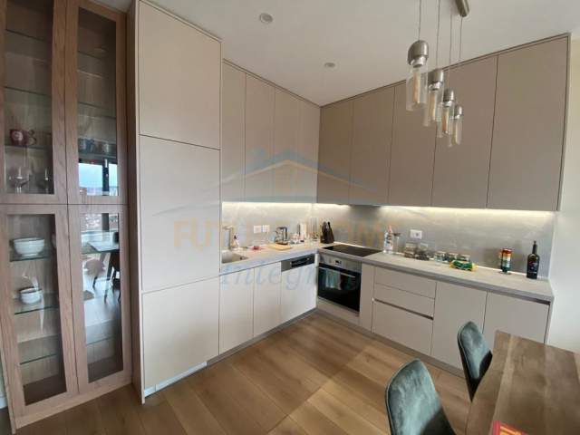 Tirane, shitet apartament Kati 7, 74 m² 145.000 Euro (Shkolla e Kuqe)
