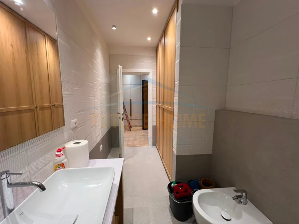 Tirane, jepet me qera apartament 1+1 Kati 7, 73 m² 650 € (SHKOLLA E BALETIT)