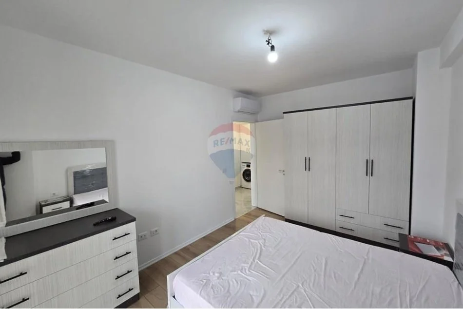 Tirane, jepet me qera apartament 1+1 Kati 3, 65 m² 700 € 
