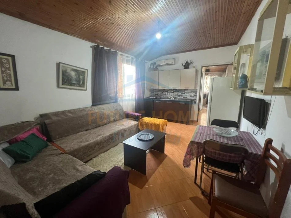 Tirane, jap me qera shtepi 1+1 Kati 2, 75 m²