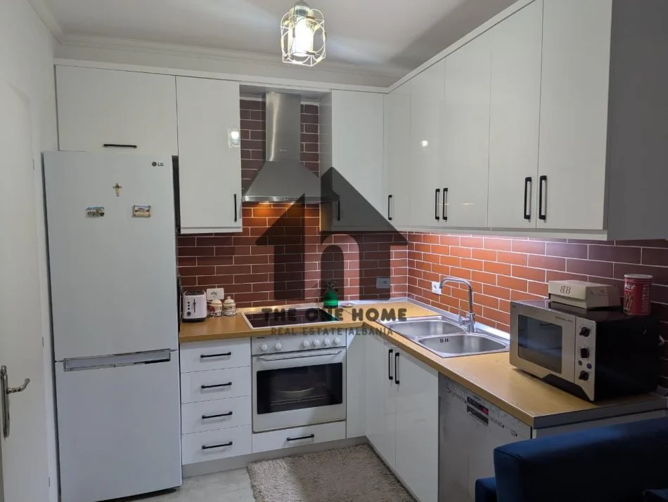 Tirane, jepet me qera apartament 1+1+Ballkon Kati 2, 70 m² 400 € (Fresku - Shkoze)