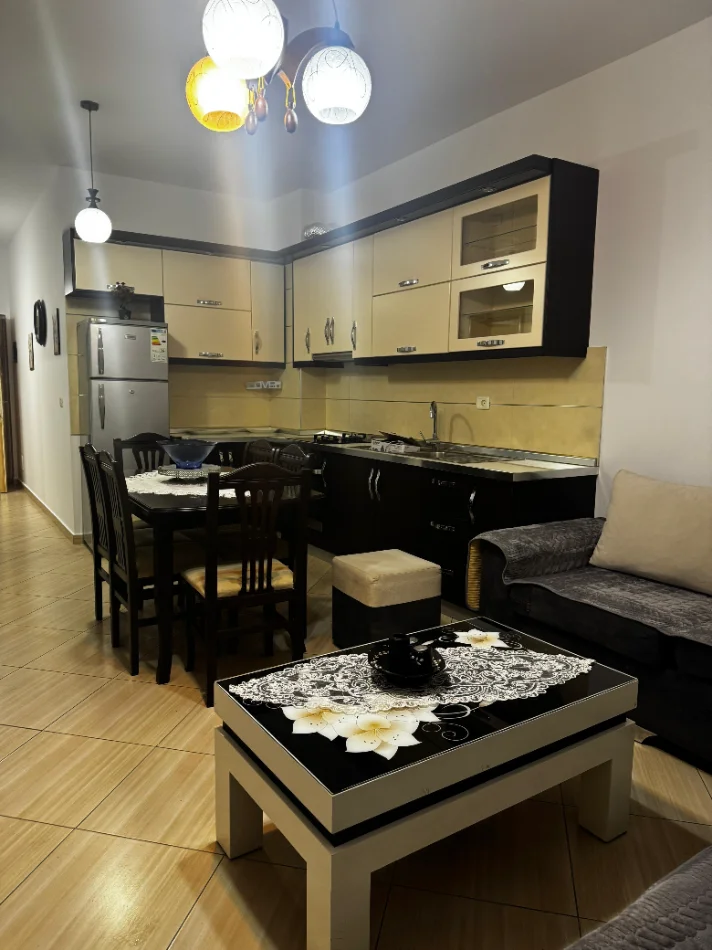 Tirane, jepet me qera apartament 1+1 Kati 5, 420 € 
