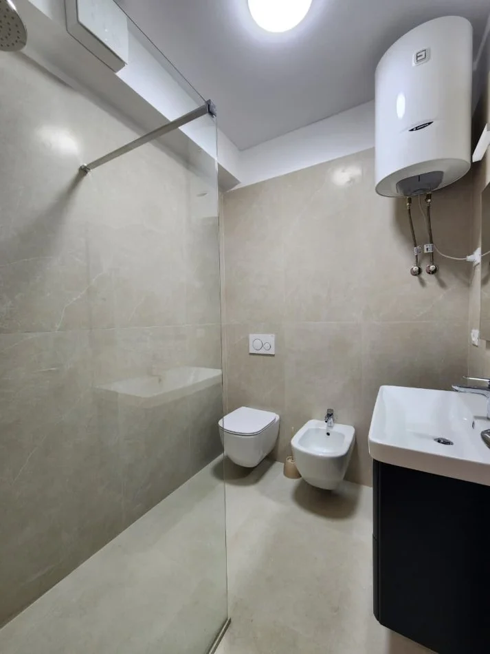 🏠 Jepet me Qera: Apt. 2+1+2 wc & 1 Verand ( 📍Fresk - Muraga ) Sapo investuar || 100% e re ✨️ 480€ / Muaji 💶