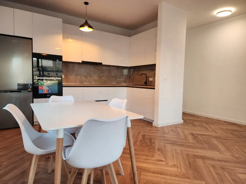 🏠 Jepet me Qera: Apt. 2+1+2 wc & 1 Verand ( 📍Fresk - Muraga ) Sapo investuar || 100% e re ✨️ 480€ / Muaji 💶