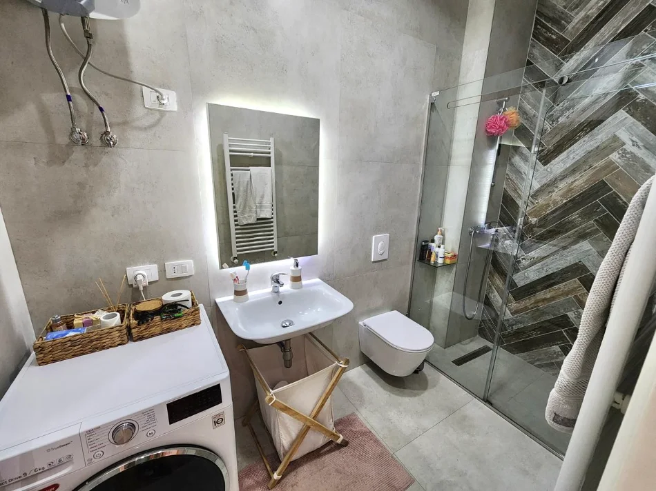ME QERA: Apartament Luksoz 2+1+2WC | 110 m² | Park Gate – Rruga e Elbasanit / Ambasada Amerikane || 150,000 Leke/Muaj