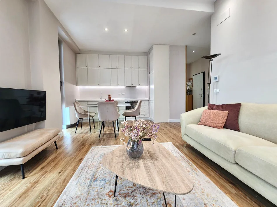 ME QERA: Apartament Luksoz 2+1+2WC | 110 m² | Park Gate – Rruga e Elbasanit / Ambasada Amerikane || 150,000 Leke/Muaj