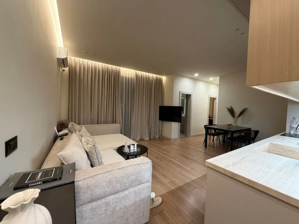 Jepet Me Qira : Ultra Apt. 2+1 & 1 Bllk (📍Liqeni Artificial - Rr. Kosovarëve ) ✨️ Hera e parë me qera / 100% e re ✨️ 1600€ / Muaj 💶💶