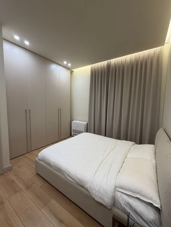 Jepet Me Qira : Ultra Apt. 2+1 & 1 Bllk (📍Liqeni Artificial - Rr. Kosovarëve ) ✨️ Hera e parë me qera / 100% e re ✨️ 1600€ / Muaj 💶💶