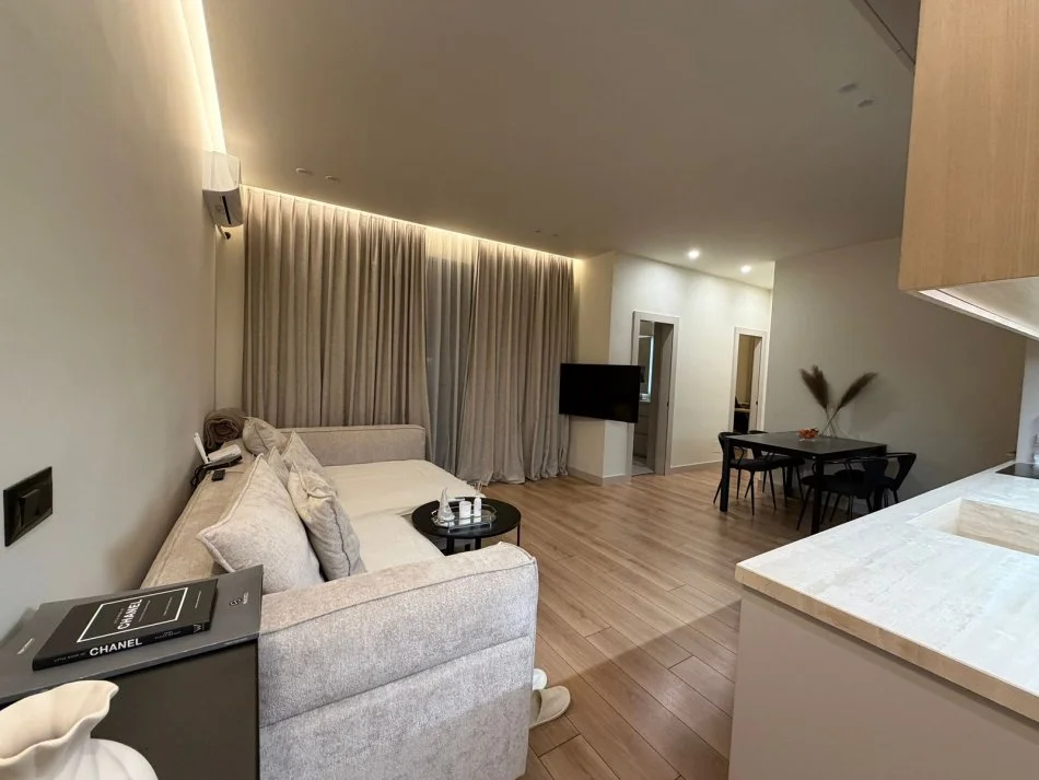 Jepet Me Qira : Ultra Apt. 2+1 & 1 Bllk (📍Liqeni Artificial - Rr. Kosovarëve ) ✨️ Hera e parë me qera / 100% e re ✨️ 1600€ / Muaj 💶💶