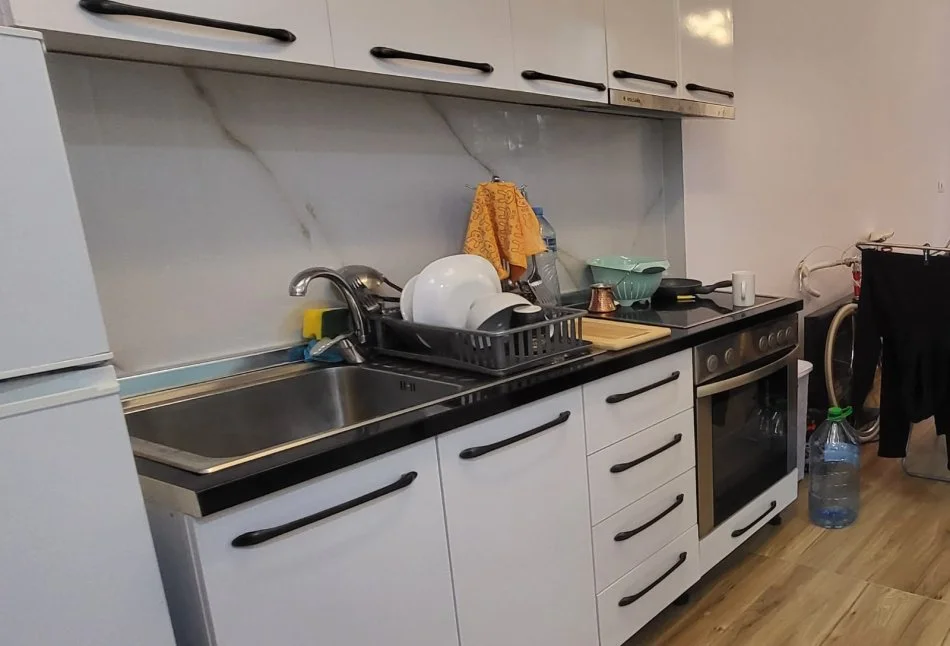 Tirane, shitet shtepi 1 Katshe Kati 0, 200 m² 120.000 Euro prane QSUT dhe shkolles se bashkuar  (rruga halit bega)