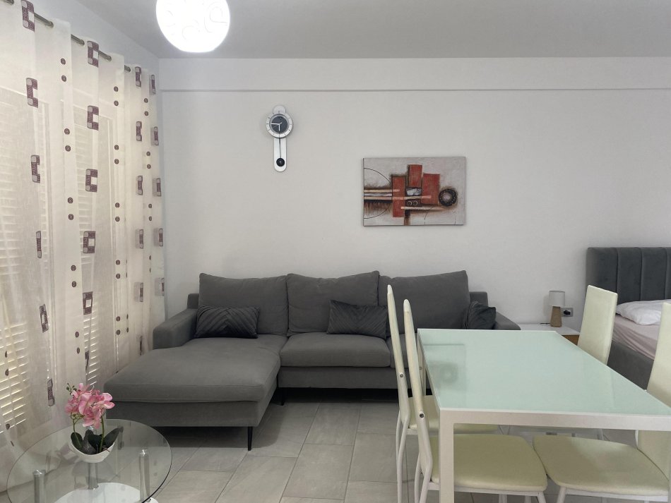 Vlore, apartament ne plazh JEPET ME QERA TE KOMPLEKSI AQUAMARINE