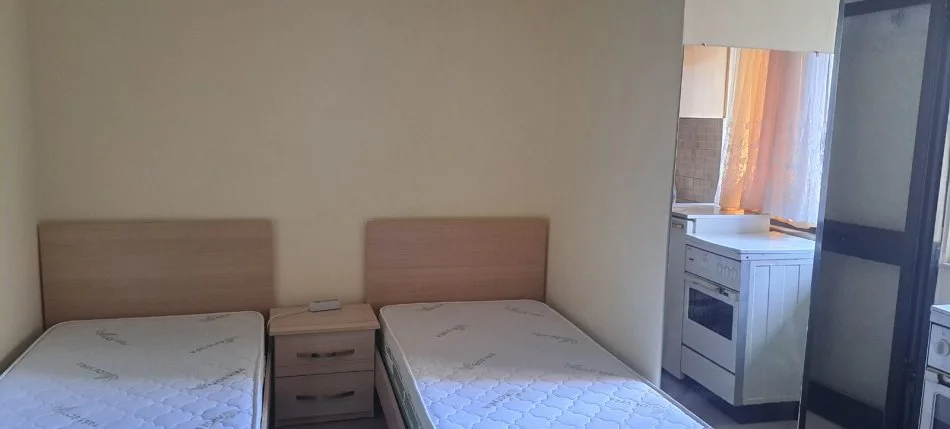 Tirane, jepet me qera garsonier 1+1 Kati 1, 30 m² 300 € (RR Qemal Stafa perballe Shkolles Fan Noli-2 min me Pazarin e Ri)