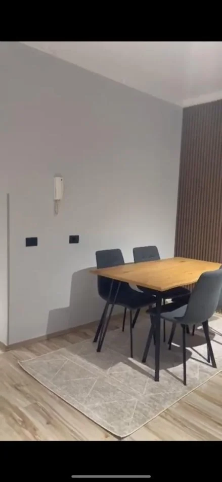Tirane, jepet me qera apartament 2+1+Ballkon Kati 5, 104 m² 600 € (rruga bill klinton)