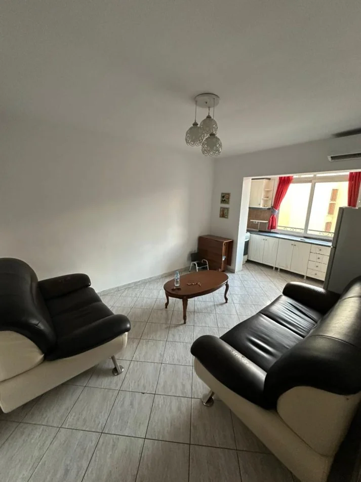 Tirane, jap me qera apartament 2+1 Kati 4, 65 m² 400 € (Rruga Kongresi i Manastirit, mrapa gjimnazit Cajup)