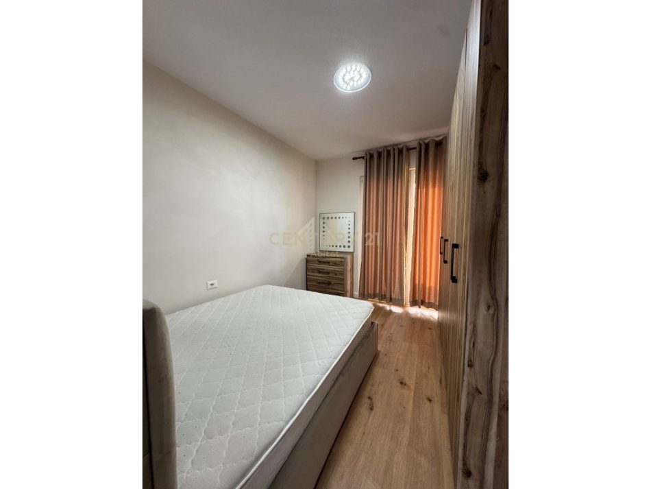 Tirane, jepet me qera apartament 1+1+Ballkon Kati 7, 67 m² 550 € (Yzberisht)