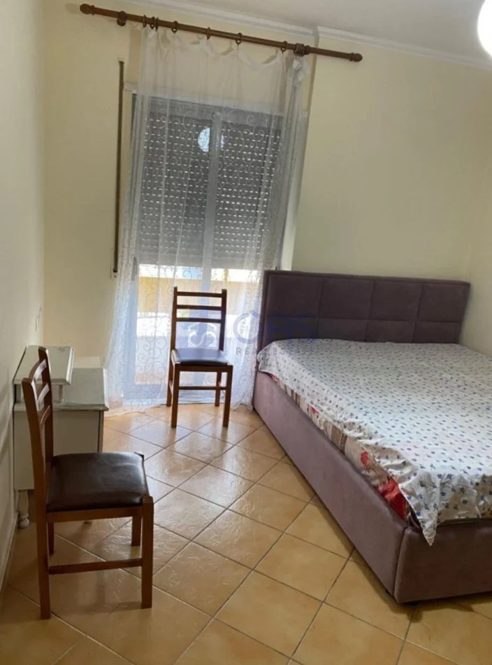 Tirane, jepet me qera apartament 2+1+Aneks+Ballkon , 100 m² 550 € (Perball Delijorgjit)