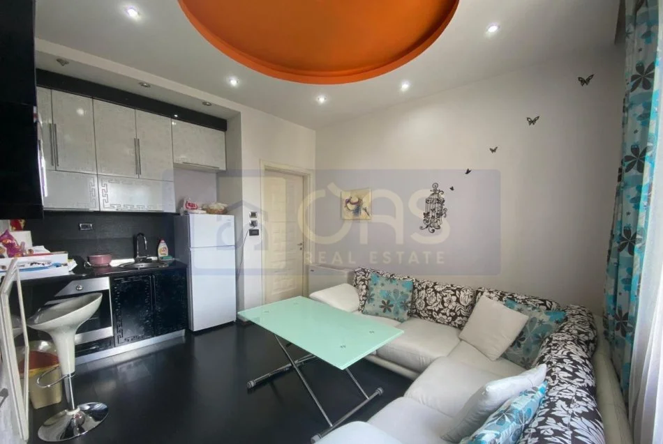 Tirane, jepet me qera apartament 1+1+Aneks+Ballkon Kati 4, 70 m² 500 € (Rruga e Durresit, perballe hotel Colosseo.)