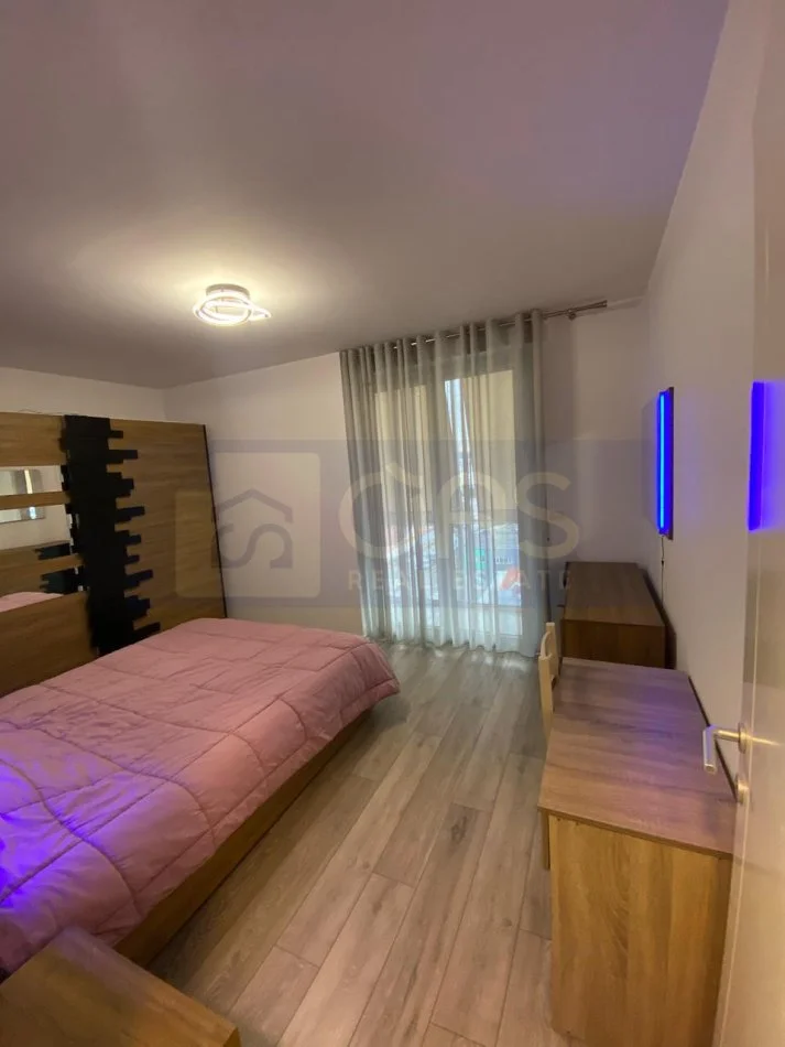 Tirane, jepet me qera apartament 2+1+Aneks+Ballkon Kati 8, 105 m² 800 € (Kompleksi Fiori Di Bosko)