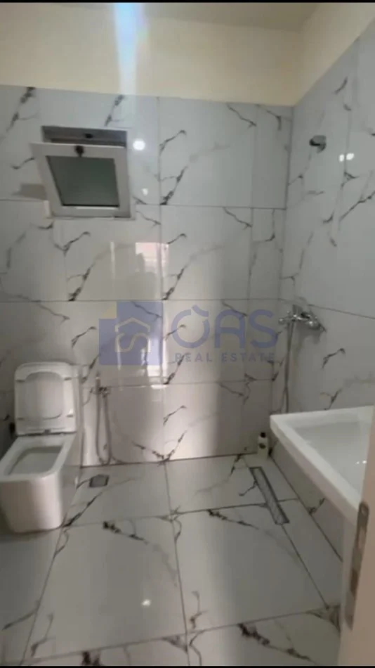 Tirane, jepet me qera apartament 2+1+Aneks+Ballkon Kati 2, 120 m² 300 € (Prane Diges se Liqenit)