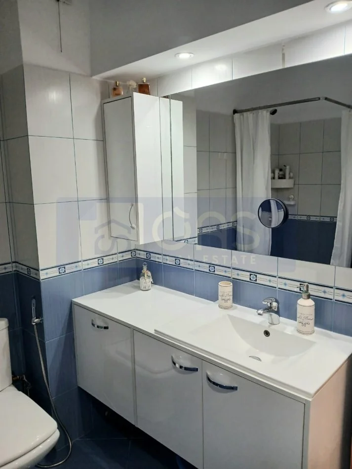 Tirane, jepet me qera apartament 2+1+Aneks+Ballkon Kati 2, 80 m² 500 € (Fresk, Tek shitja e Gazit)