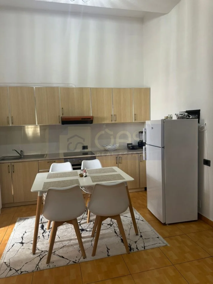 Tirane, jepet me qera apartament 1+1+Aneks+Ballkon Kati 1, 70 m² 550 € (Rruga e Dibres,Prane Vila Gold.)